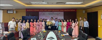 Gặp mặt chúc mừng Ngày Phụ nữ Việt Nam 20/10